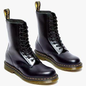 NIB Dr. Martens 1490 Smooth Leather Boots - Size 9